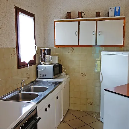 Holiday home Holiday Maison Dino 1 *